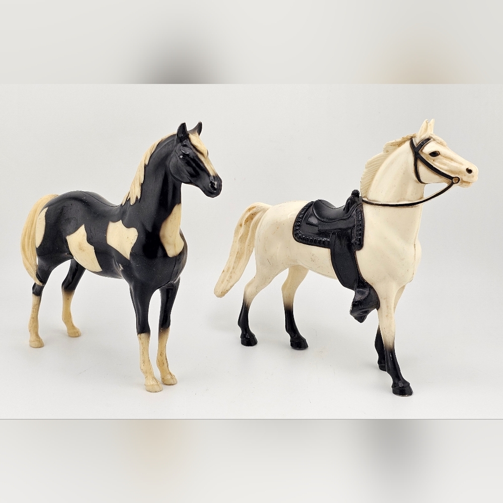 Vtg 1960's Hartland Black/White Tobiano Pinto Horse Toy Figurine Saddle Lot of 2